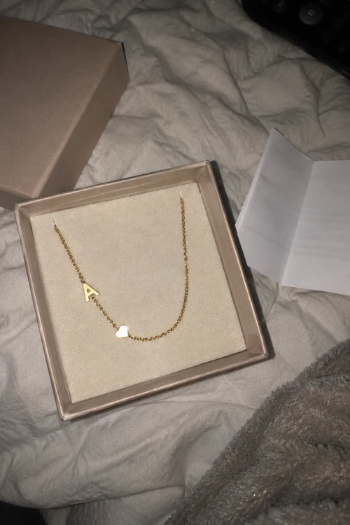 Collier Personnalisé avec Initiale Latérale — photo d'un client 2