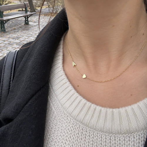 Collier Personnalisé avec Initiale Latérale — photo d'un client 3
